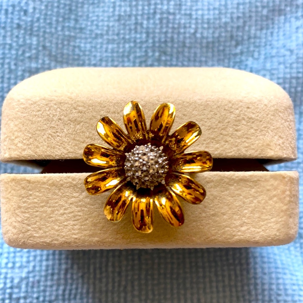 Beautiful flower ring